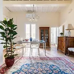 Relax Like Home, Piazza Santa Croce, Florence With Balcony