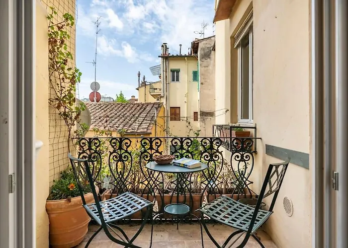 Relax Like Home, Piazza Santa Croce, Florence With Balcony